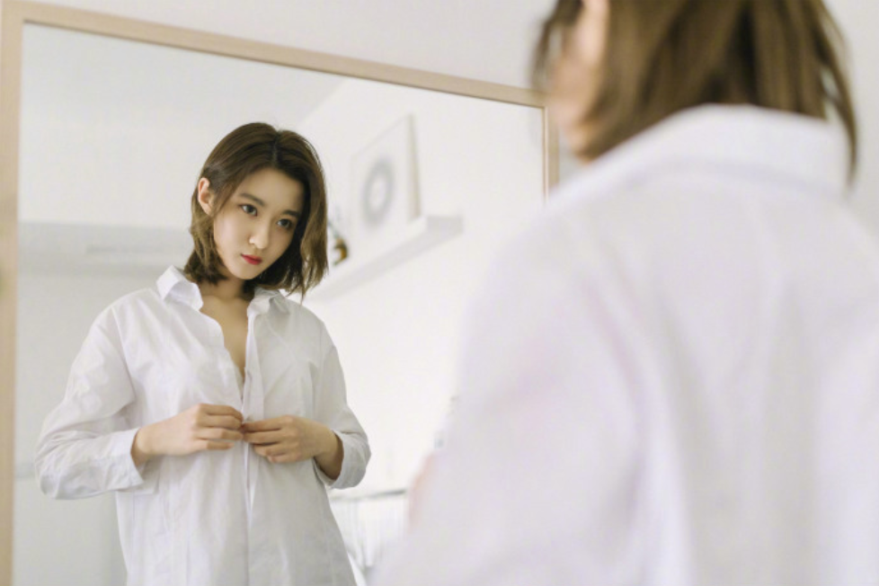 清纯美女黄雪宸白衬衫性感写真 4
