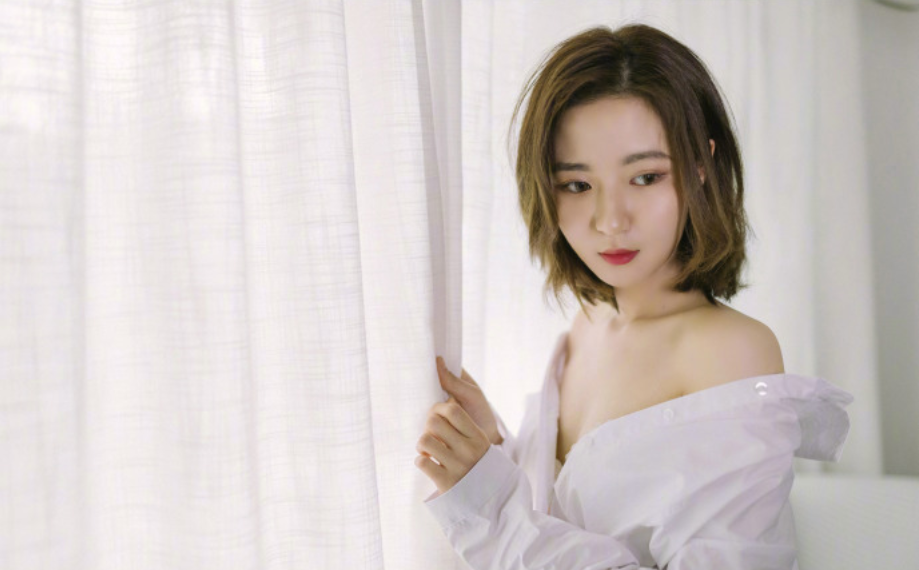 清纯美女黄雪宸白衬衫性感写真 7