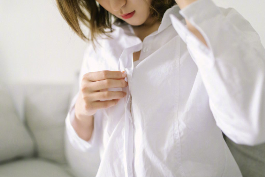 清纯美女黄雪宸白衬衫性感写真 10