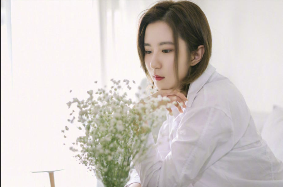清纯美女黄雪宸白衬衫性感写真 13