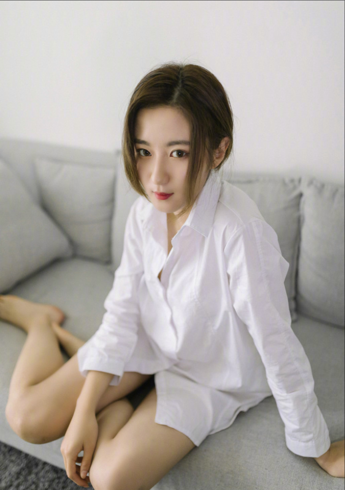清纯美女黄雪宸白衬衫性感写真 15