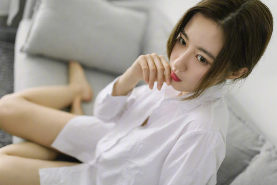 清纯美女黄雪宸白衬衫性感写真 16
