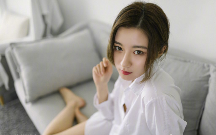 清纯美女黄雪宸白衬衫性感写真 17