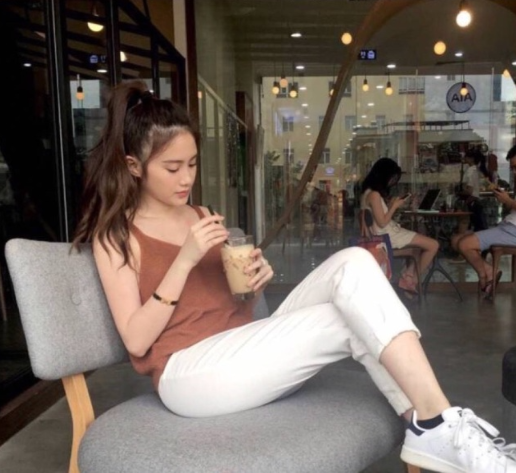 越南美女气质街拍身材也超棒 18