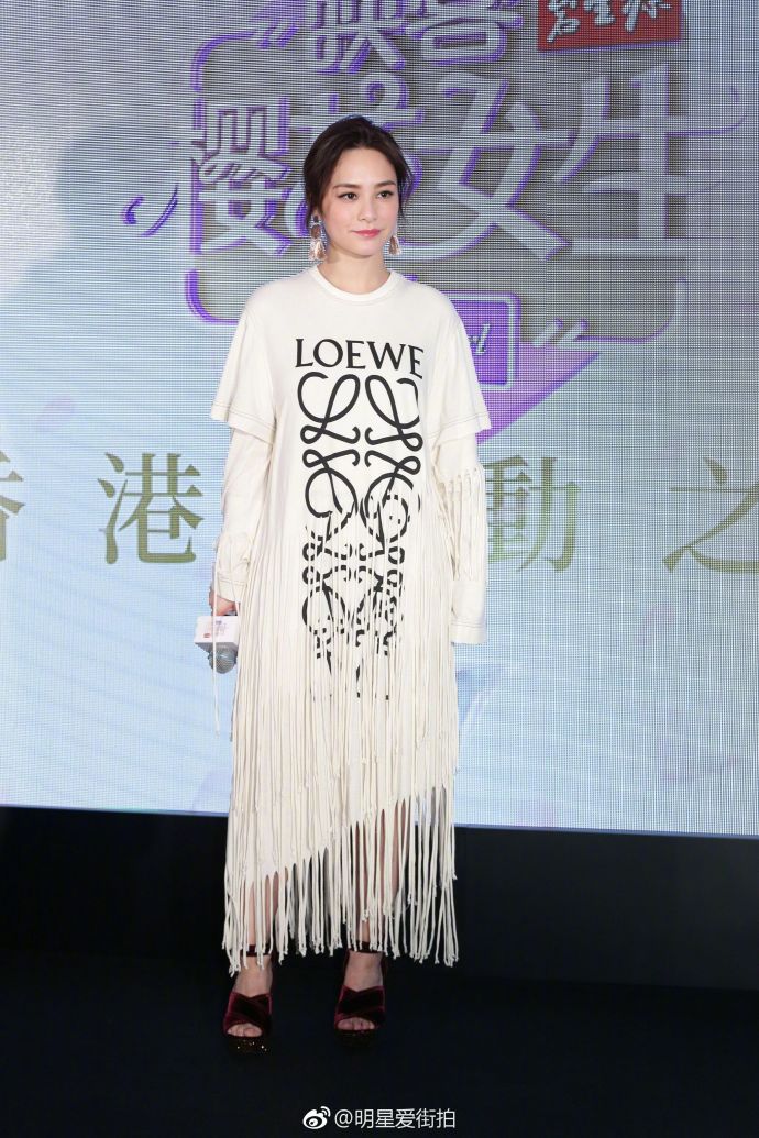 香港美女明星钟欣潼阿娇白色流苏裙搭配厚底鞋 5