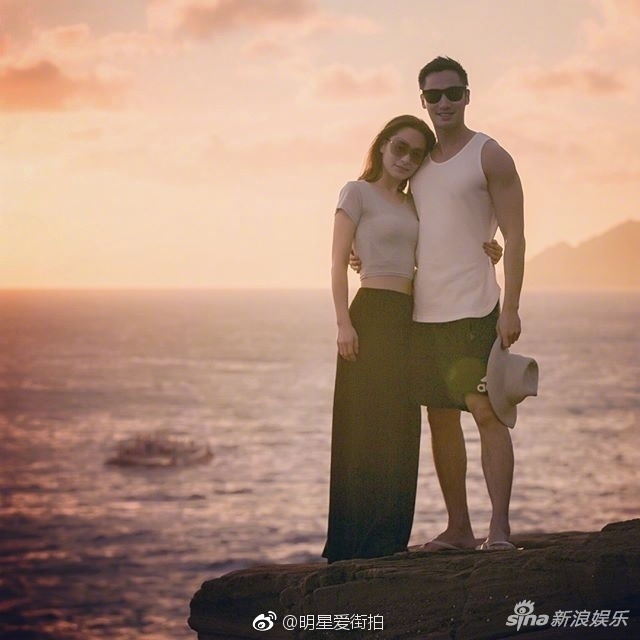 香港美女明星钟欣潼阿娇白色流苏裙搭配厚底鞋 7
