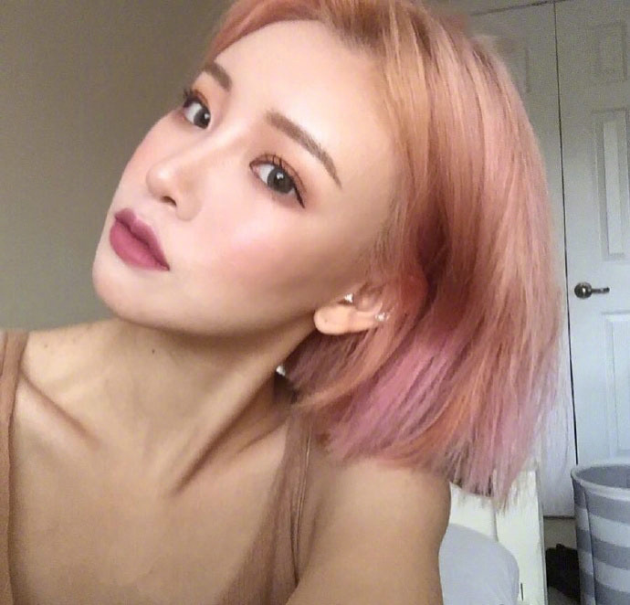 短发美女自拍_可盐可甜的浅色系短发发型参考