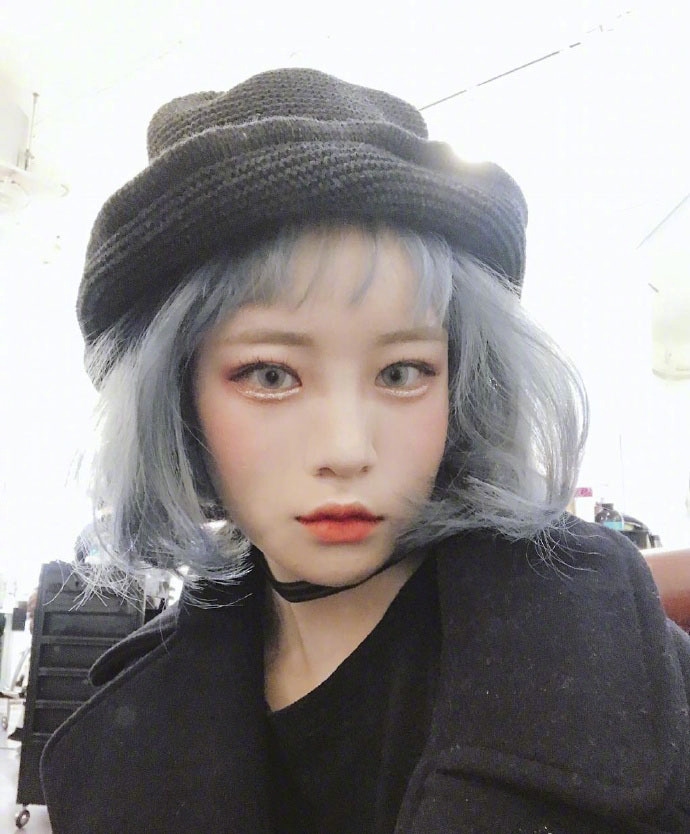 短发美女自拍_可盐可甜的浅色系短发发型参考 4
