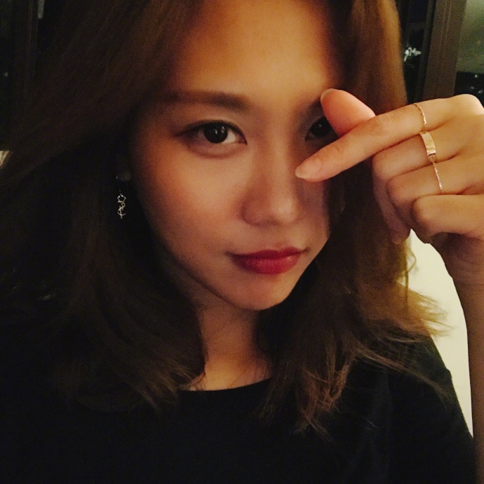 海南美女主持人王霏霏九连拍自拍照 3