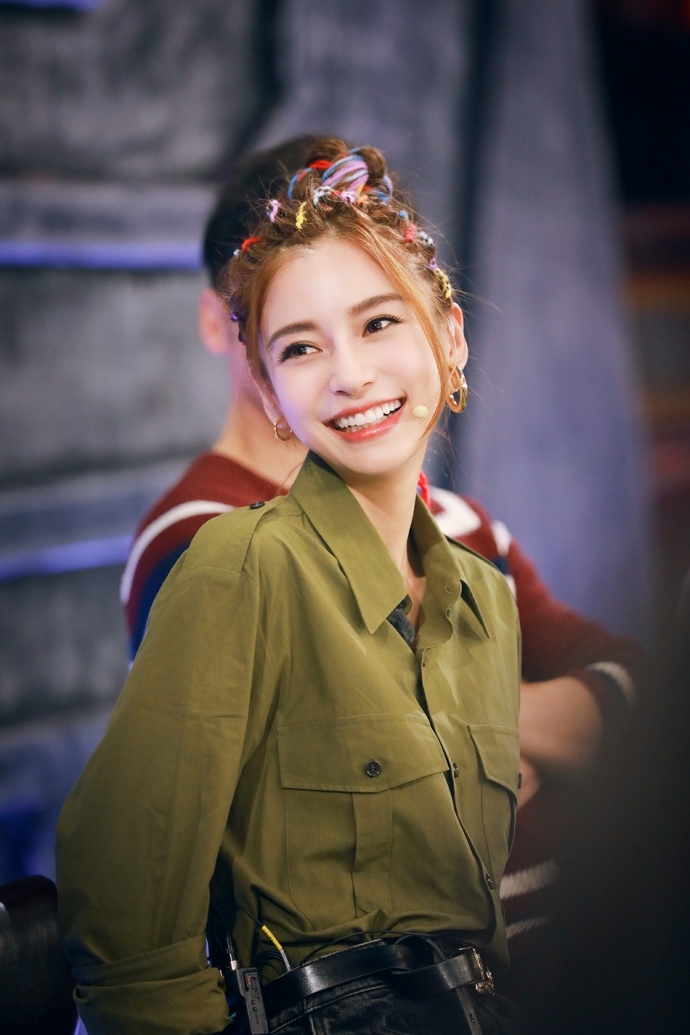 香港美女明星angelababy彩辫新发型很吸睛续写机械 8