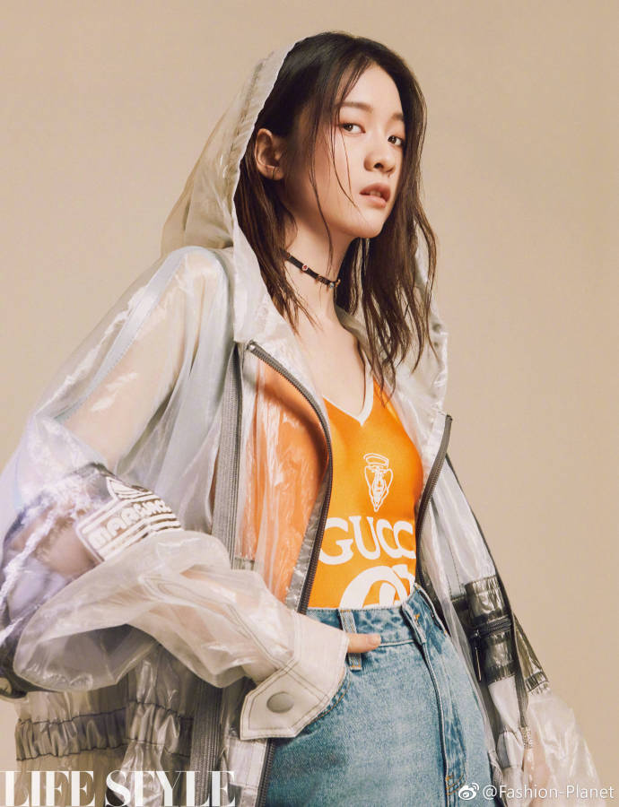 浙江美女明星张雪迎登上《精品购物指南》杂志 3