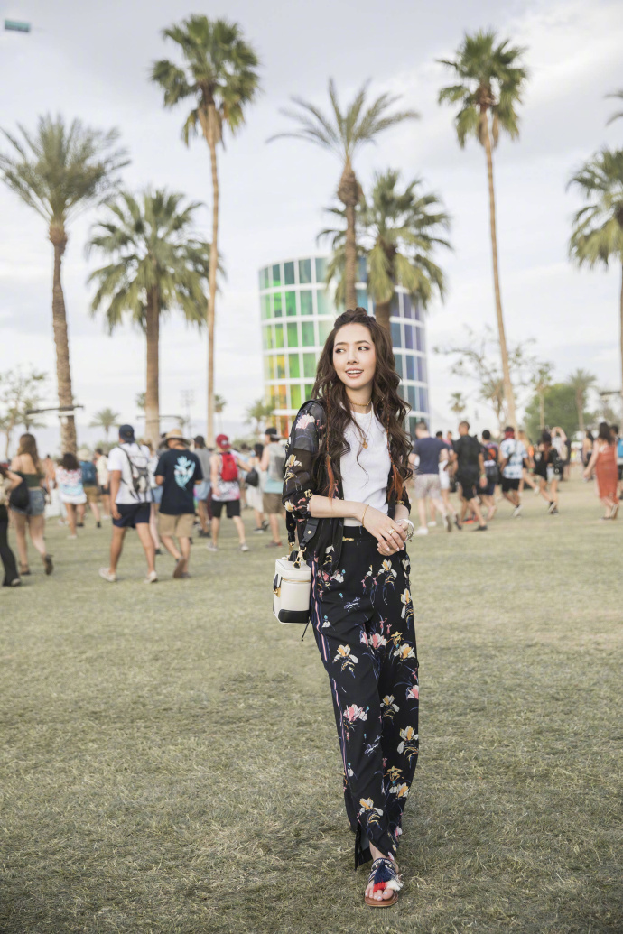 台湾美女明星郭碧婷现身Coachella科切拉音乐节的 7