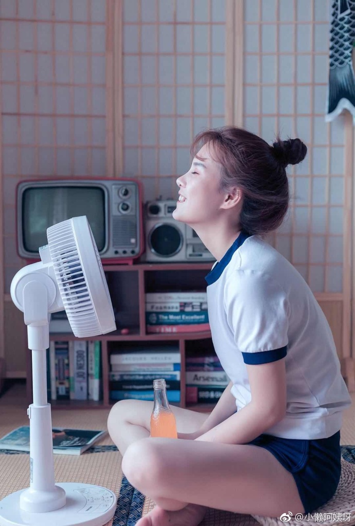 清纯美女模特苗子初夏私房图片 3