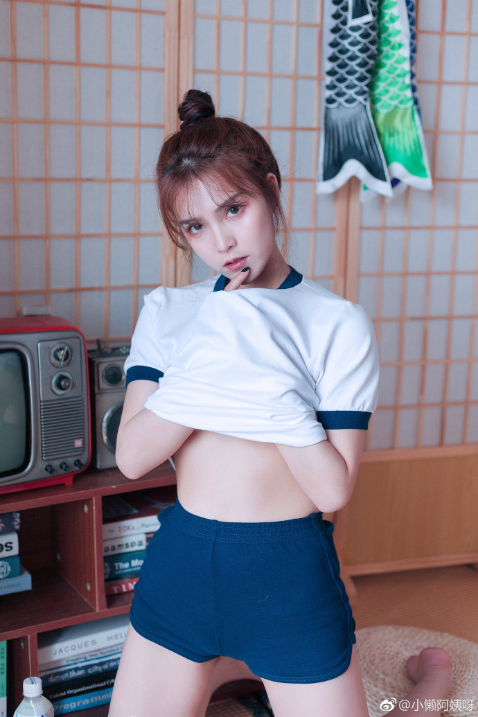 清纯美女模特苗子初夏私房图片 5