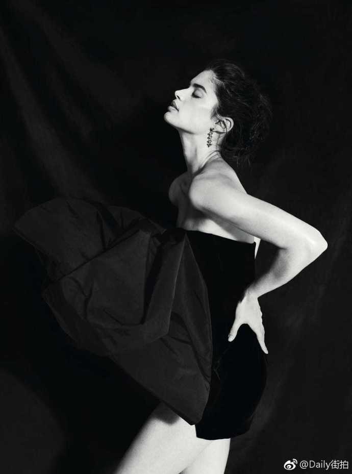 欧美美女维秘天使Sara Sampaio登上《 L&rsquo;Officiel Pa 6