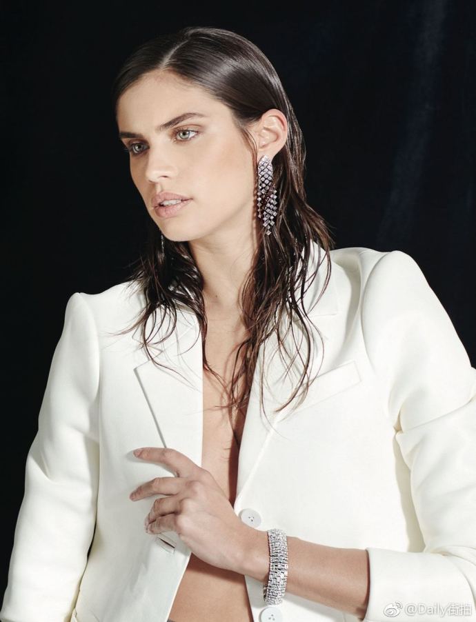 欧美美女维秘天使Sara Sampaio登上《 L&rsquo;Officiel Pa 9
