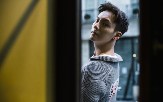 香港男明星帅哥陈伟霆时尚写真简约时尚巴黎街 8