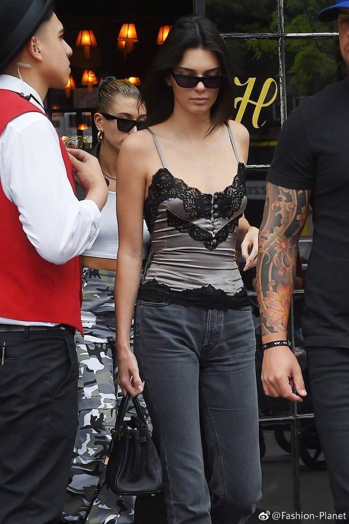 欧美美女明星Kendall Jenner5月5号现身纽约街头街拍 2