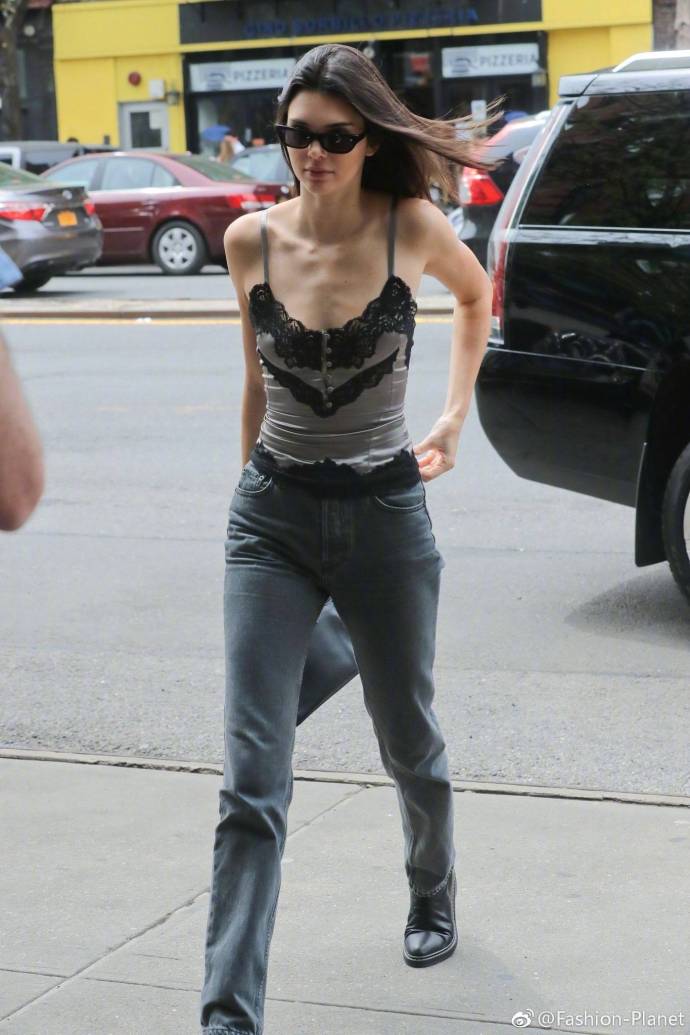 欧美美女明星Kendall Jenner5月5号现身纽约街头街拍 5