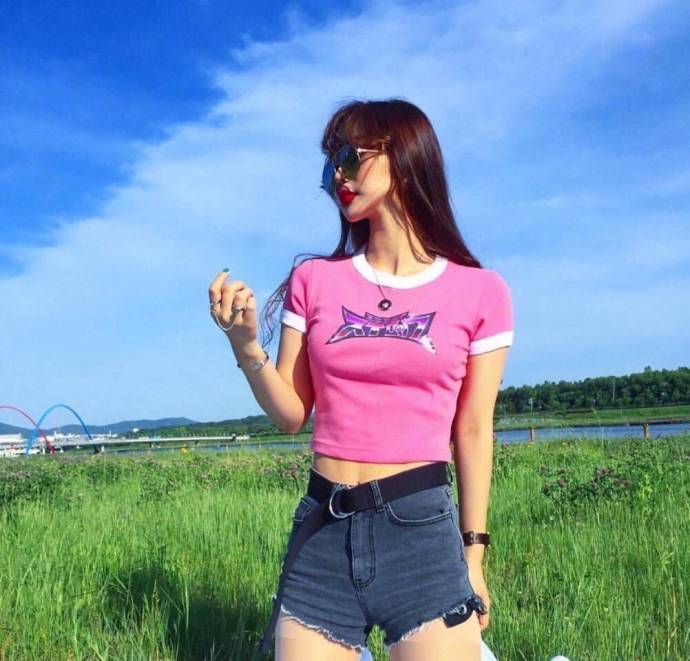 有自己的穿衣风格的妹子搭配LOOK ​ ​​​ 5