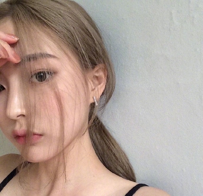 超显气质的浅色系发色美女自拍照