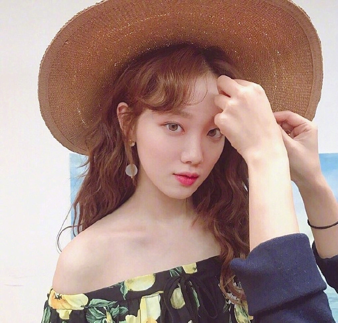 韩国美女明星李圣经一枚十足的&ldquo;帽控&rdquo;美女图 4