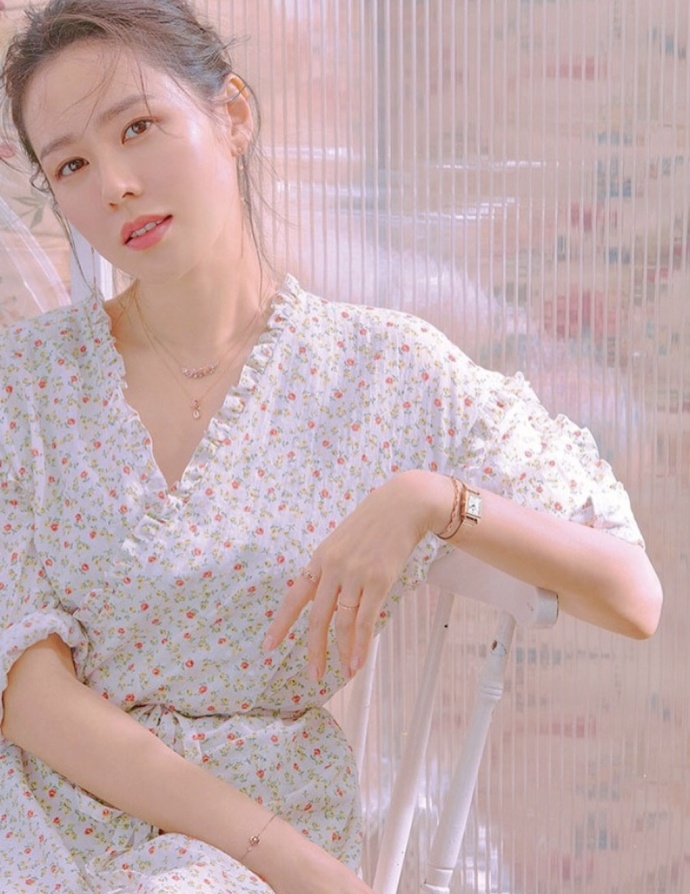 韩国美女明星孙艺珍温婉柔美写真 4