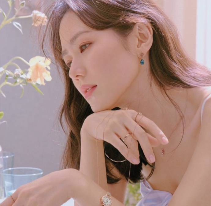 韩国美女明星孙艺珍温婉柔美写真 7