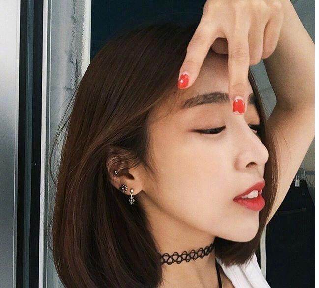 齐肩发美女自拍姿势Look