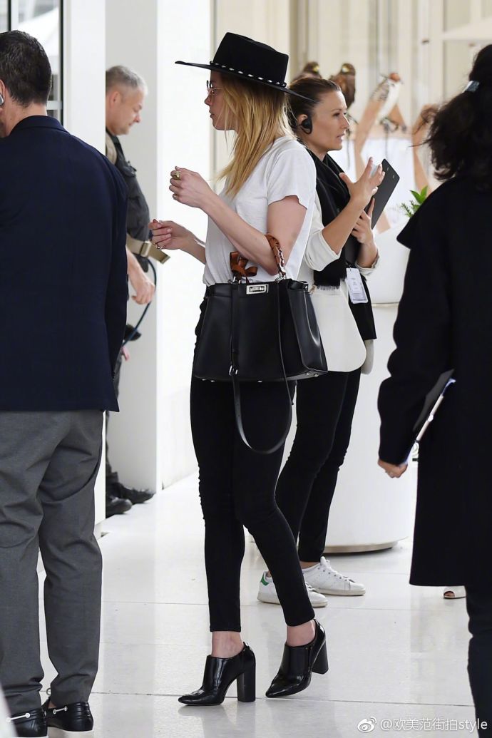 欧美美女明星Amber Heard私服黑白搭配时尚街拍图片 7