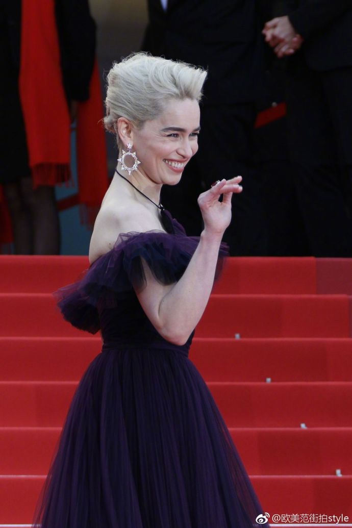 欧美美女明星Emilia Clarke戛纳电影节红毯图片 6