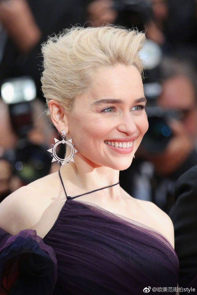 欧美美女明星Emilia Clarke戛纳电影节红毯图片 9