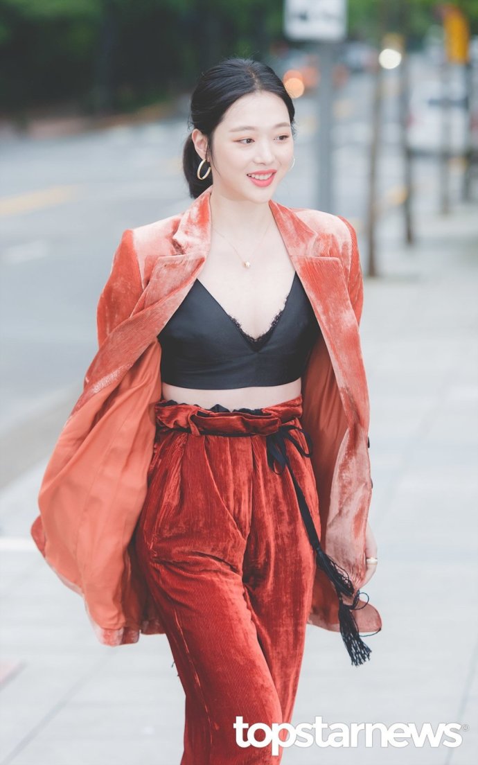韩国美女明星小仙女崔雪莉首尔出席品牌活动美 2
