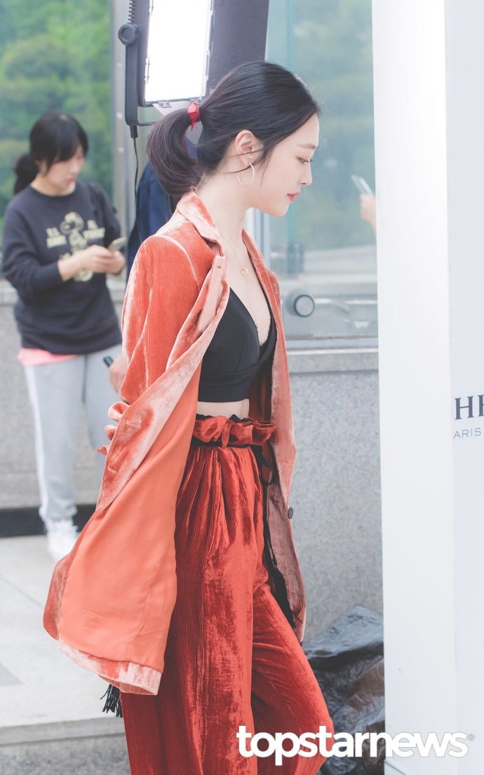 韩国美女明星小仙女崔雪莉首尔出席品牌活动美 3