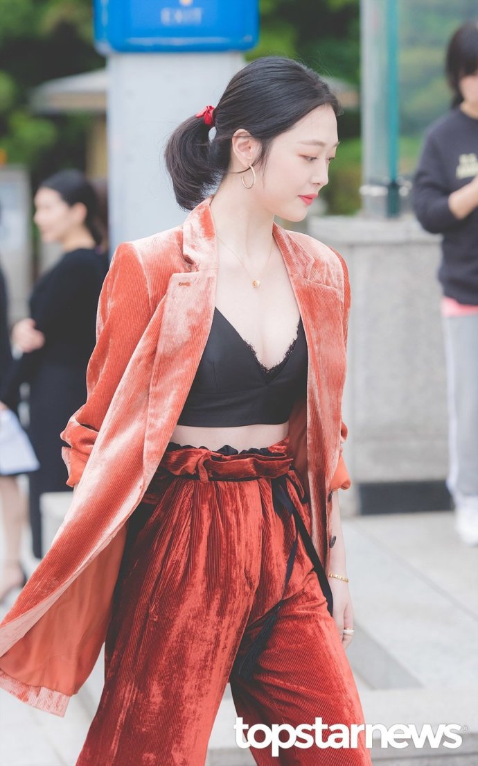 韩国美女明星小仙女崔雪莉首尔出席品牌活动美 6