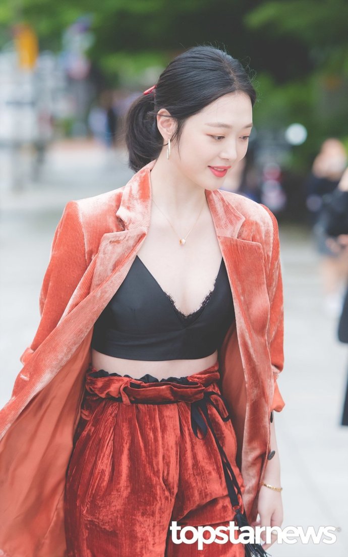 韩国美女明星小仙女崔雪莉首尔出席品牌活动美 7