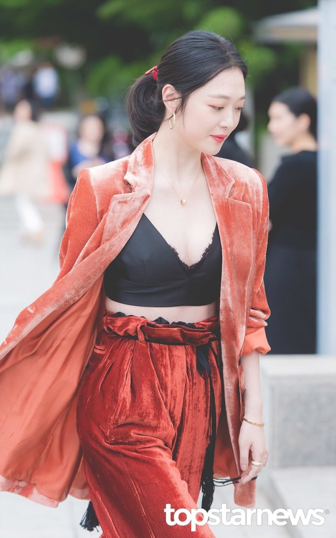 韩国美女明星小仙女崔雪莉首尔出席品牌活动美 9