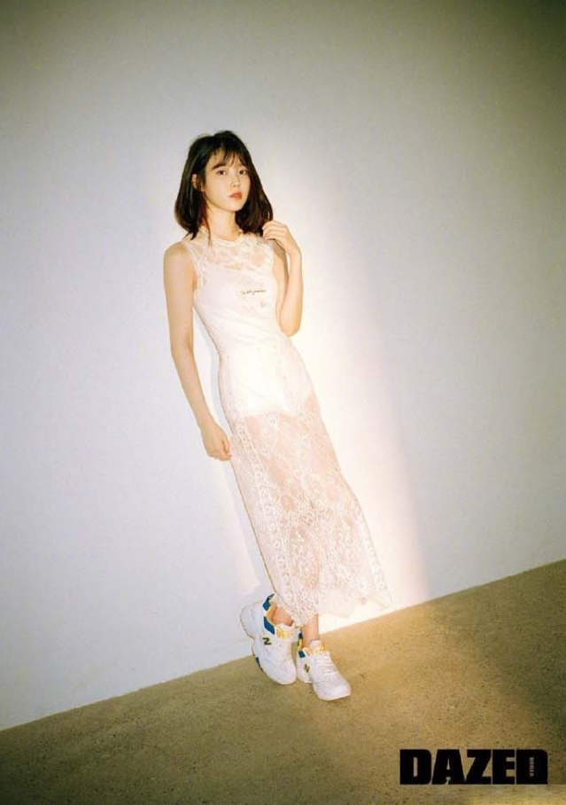 韩国肤白貌美的小仙女李智恩IU十周年DAZED画报图 11