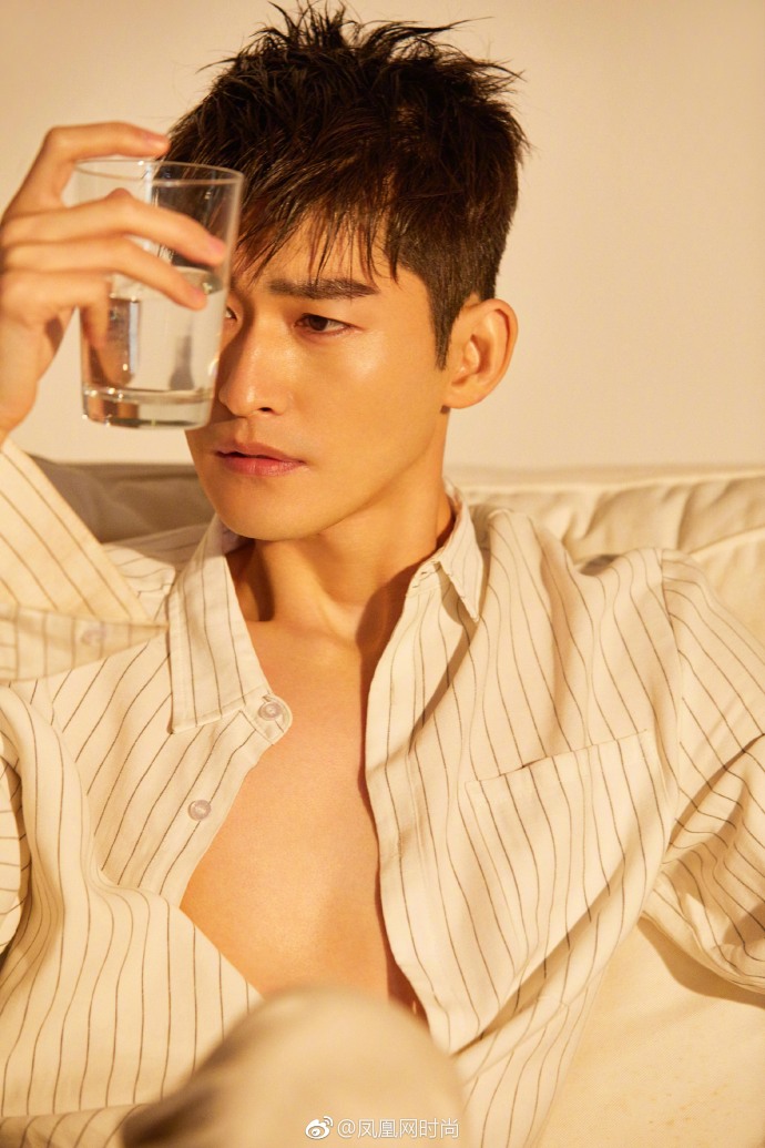 东北男明星帅哥张翰密室帅气撩人写真 4