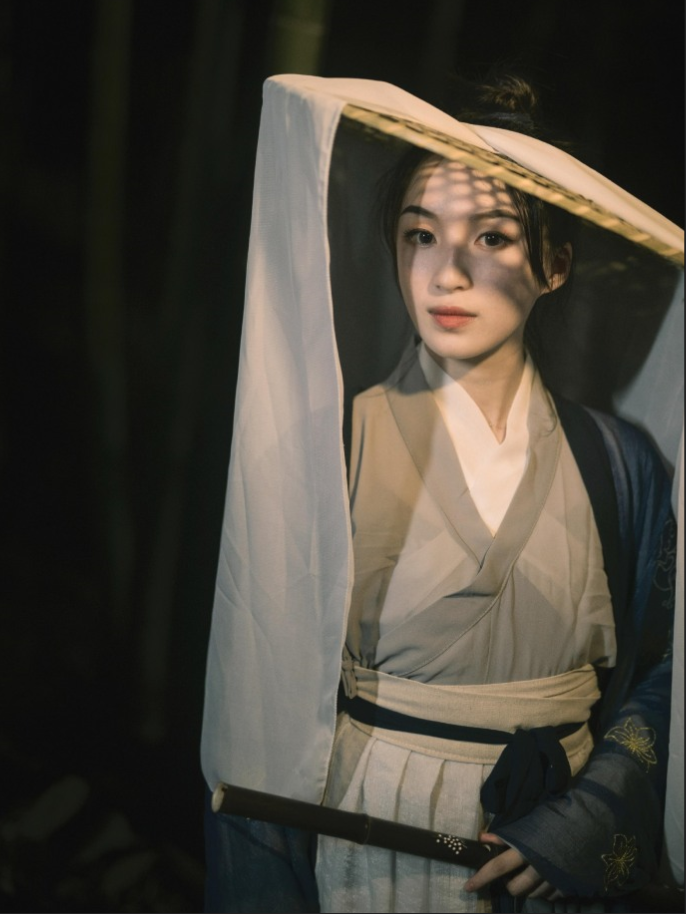 清纯美女古装女侠范写真_第一次与你相遇,便是这 13