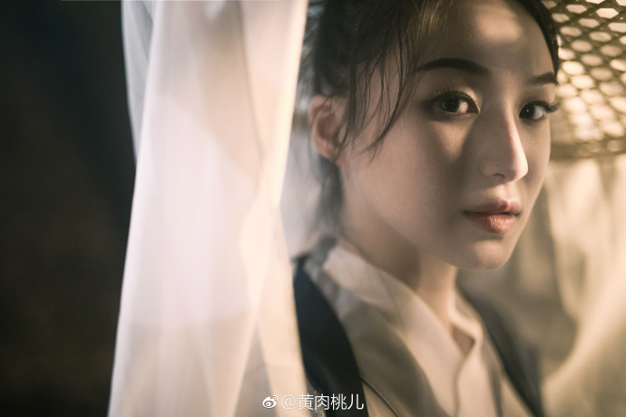 清纯美女古装女侠范写真_第一次与你相遇,便是这 17