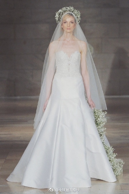 Reem Acra2018秋冬婚纱秀场满天星系列梦幻又唯美图