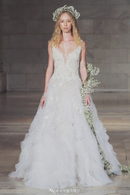 Reem Acra2018秋冬婚纱秀场满天星系列梦幻又唯美图 5