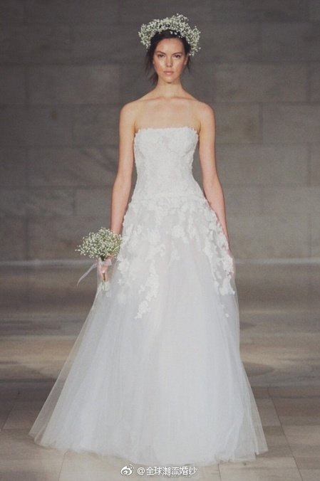 Reem Acra2018秋冬婚纱秀场满天星系列梦幻又唯美图 6