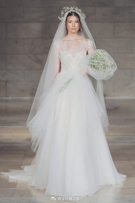 Reem Acra2018秋冬婚纱秀场满天星系列梦幻又唯美图 8