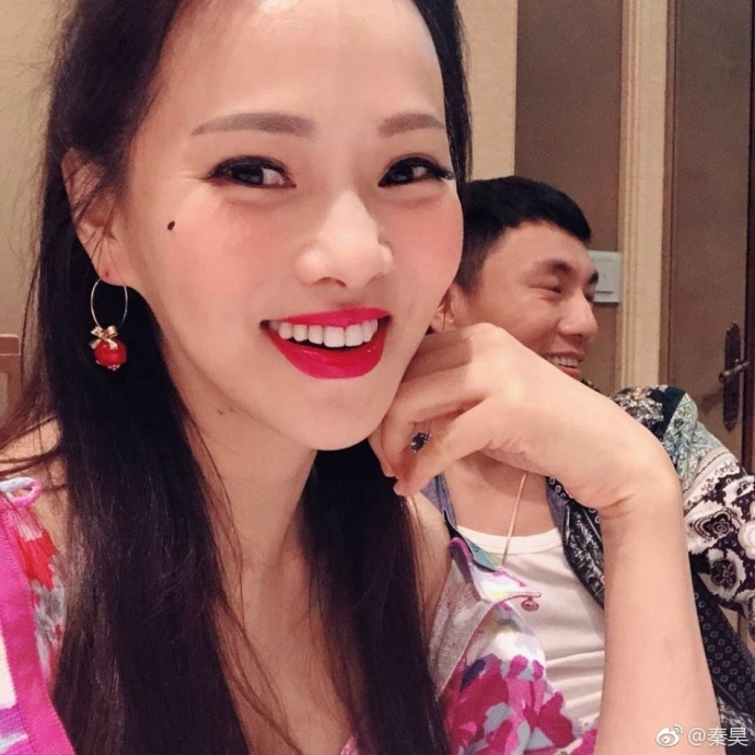 台湾美女明星伊能静与老公秦昊深夜玩复古cos自 6