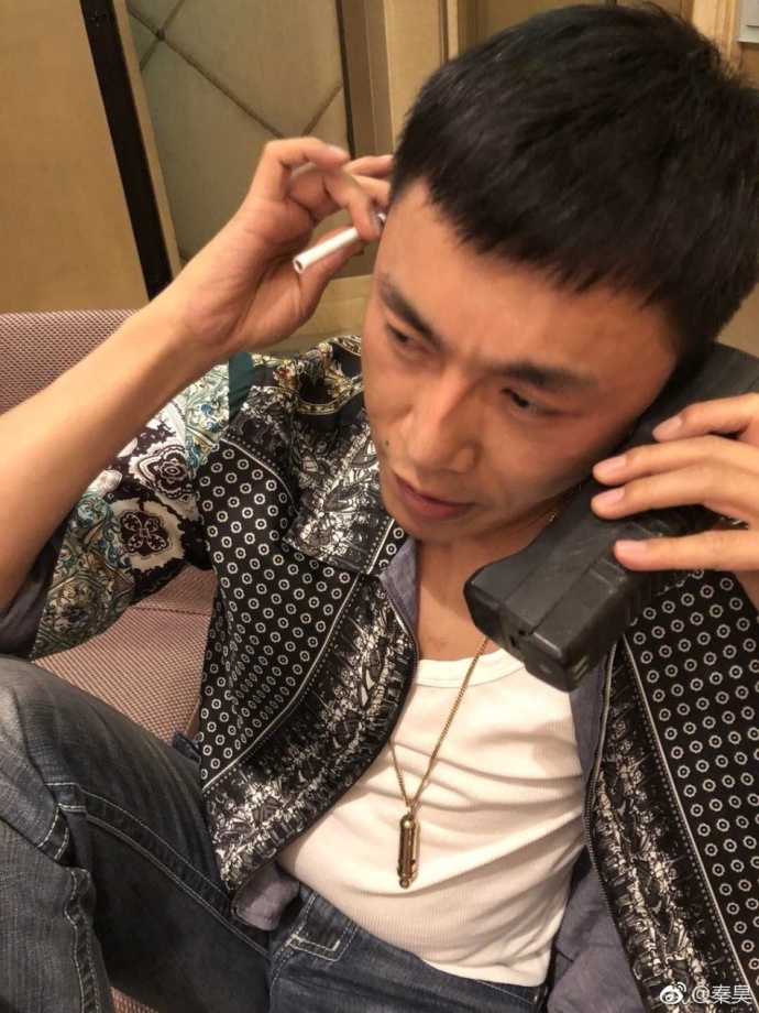 台湾美女明星伊能静与老公秦昊深夜玩复古cos自 8