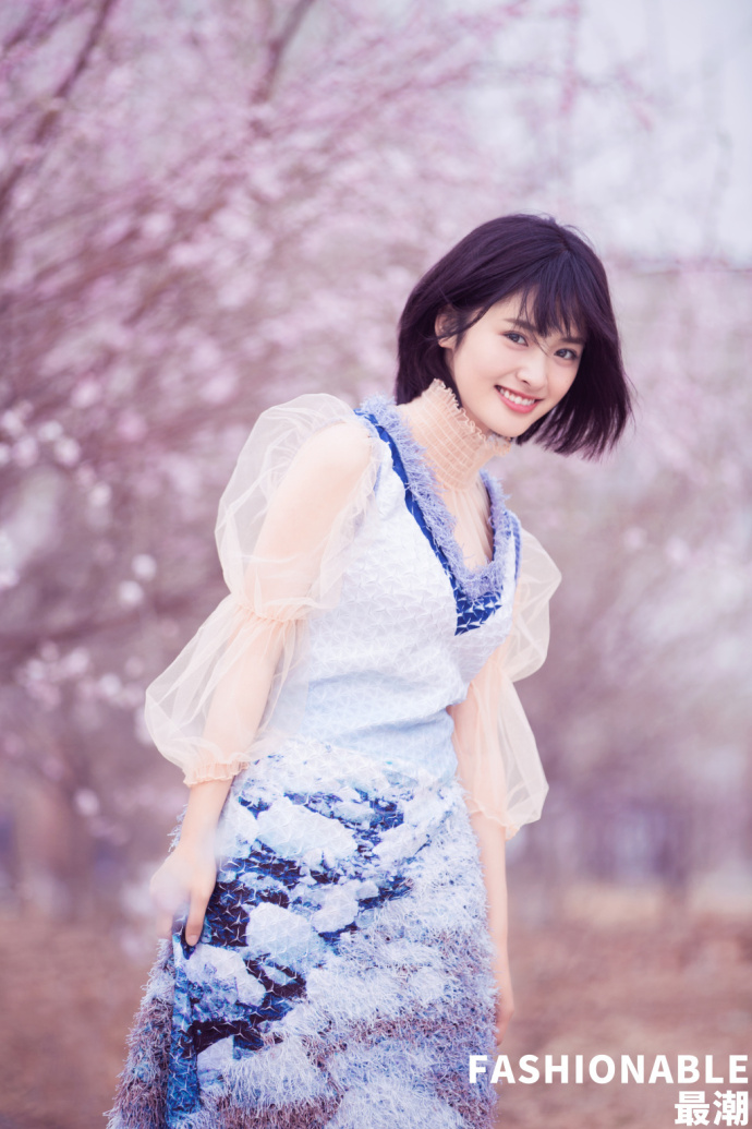 湖南美女明星沈月登时尚封面大片挑战新风格少 4