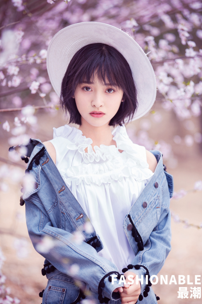 湖南美女明星沈月登时尚封面大片挑战新风格少 7