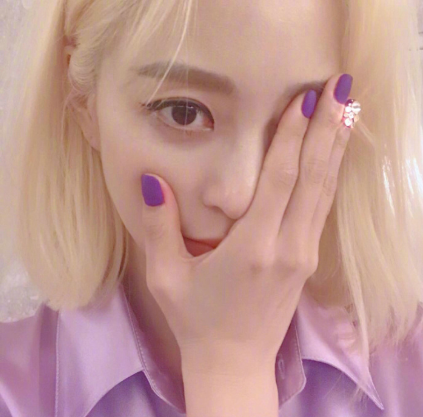 韩国女演员韩艺瑟肤白貌美大长腿图片 3